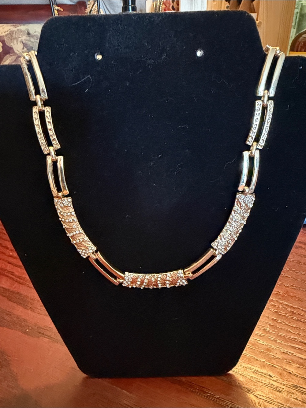 ✴️New✴️Gold Crystal Accent Women's Necklace